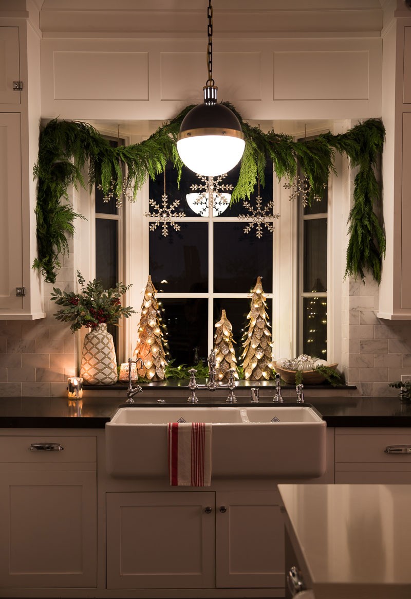 Christmas decorations: how harmoniously decorate the house holidays and not turn into chaos out rain 9