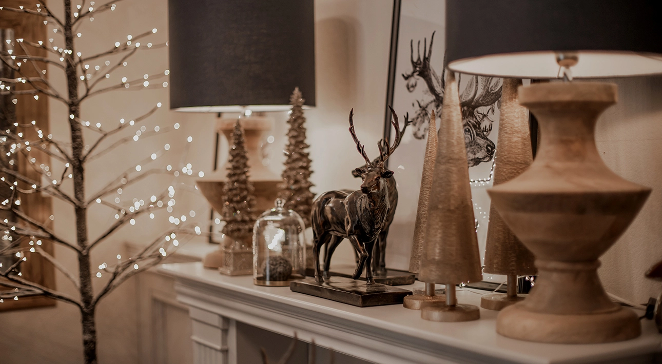Рождественские декорации: как гармонично украсить дом к праздникам и не превратить в хаос из дождика